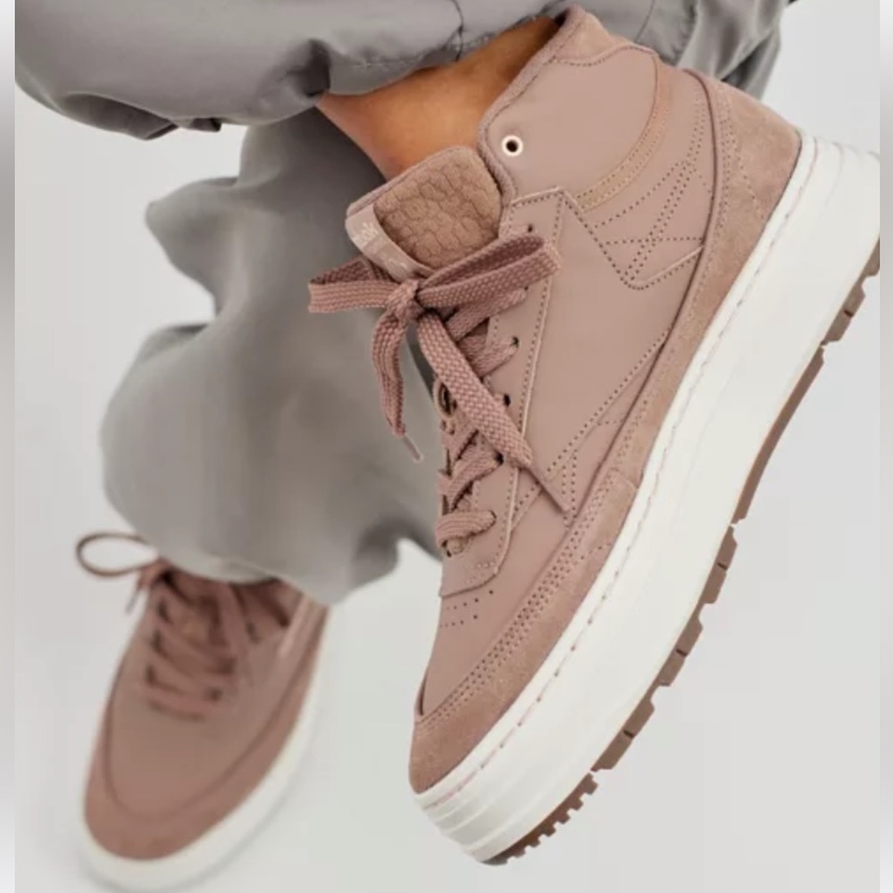 Reebok Club C Geo Mid Sneakers, 5.5  Taupe NIB 🔥